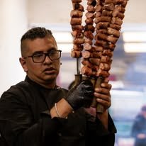 Chef con trompo de carne